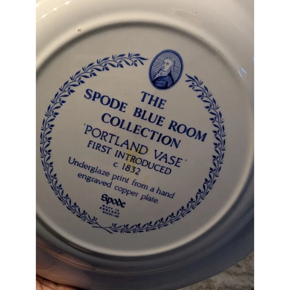 THE SPODE BLUE ROOM COLLECTION PORTLAND VASE 10 1/2